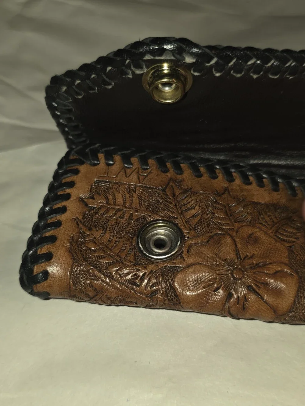 New,Hand-Tooled Floral With Horse Leather Snap Key Holder in Brown With Black
